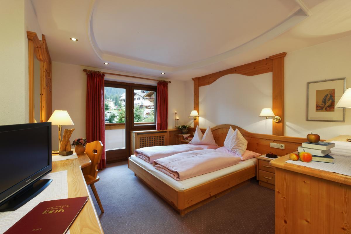 Garni Raetia Hotel Corvara In Badia Exterior photo