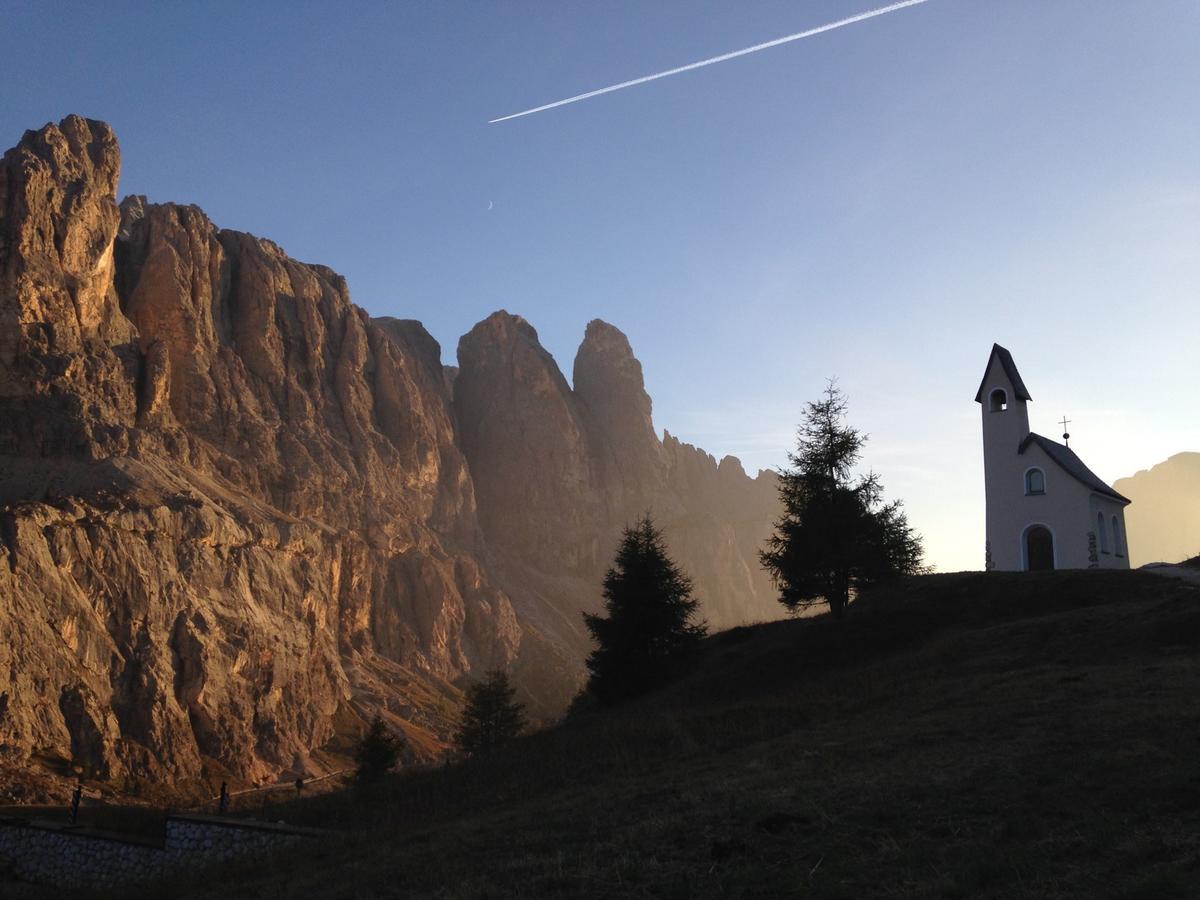 Garni Raetia Hotel Corvara In Badia Exterior photo