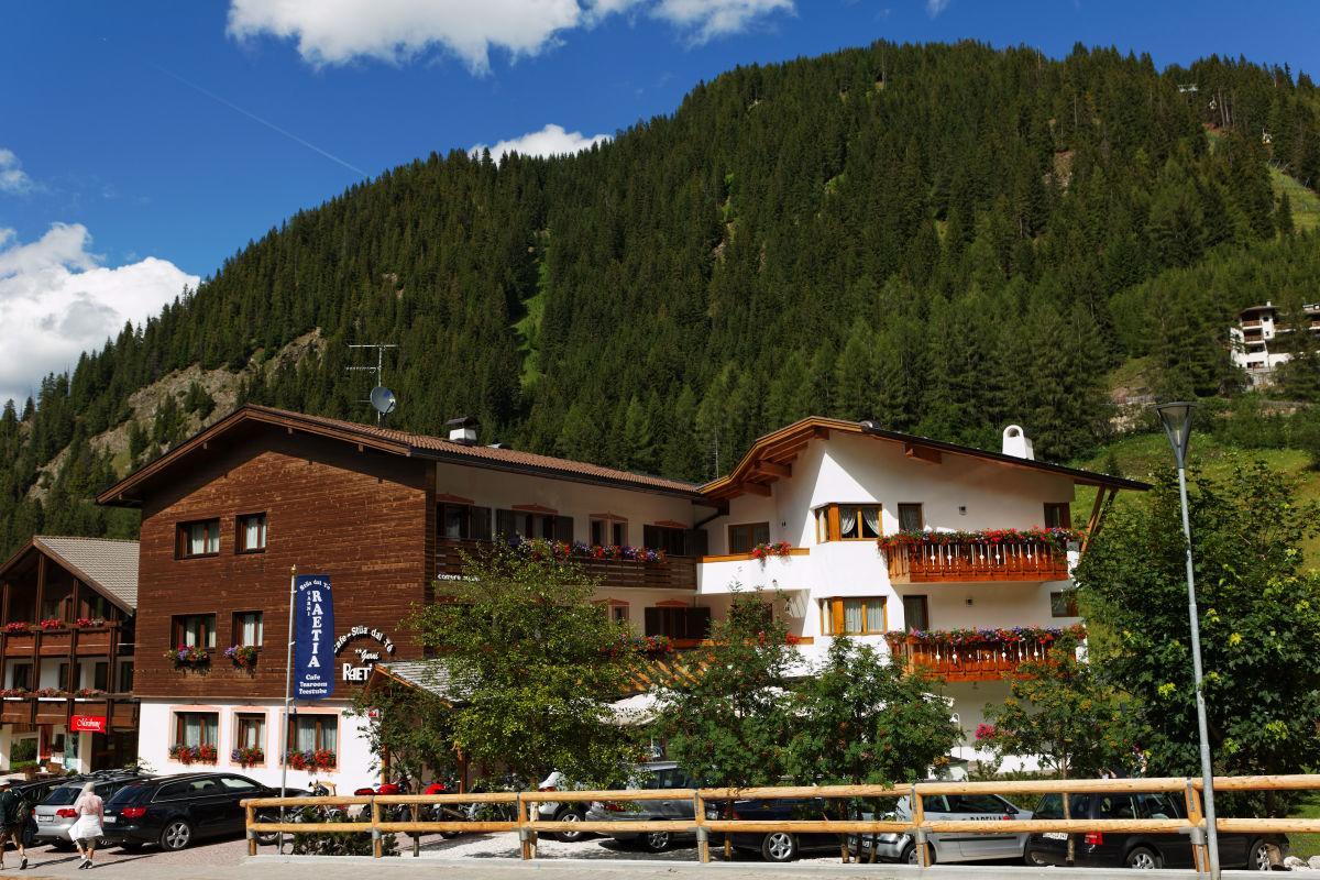 Garni Raetia Hotel Corvara In Badia Exterior photo